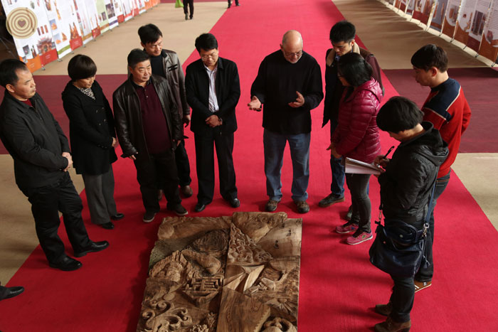 Dongxiang, woodcarving