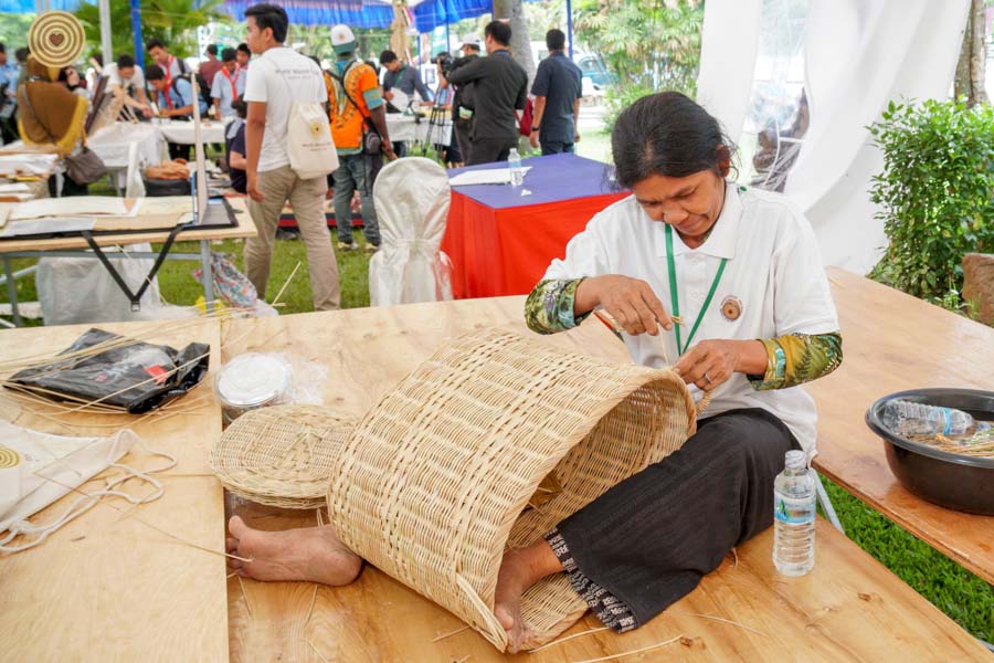 Wood, Folk Art Workshop, 2018 World Wood Day, Cambodia, weaving, basket