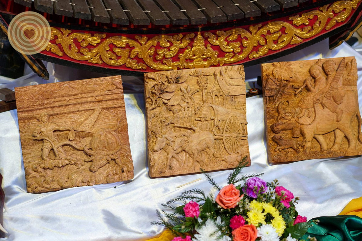 woodcarving, Laos